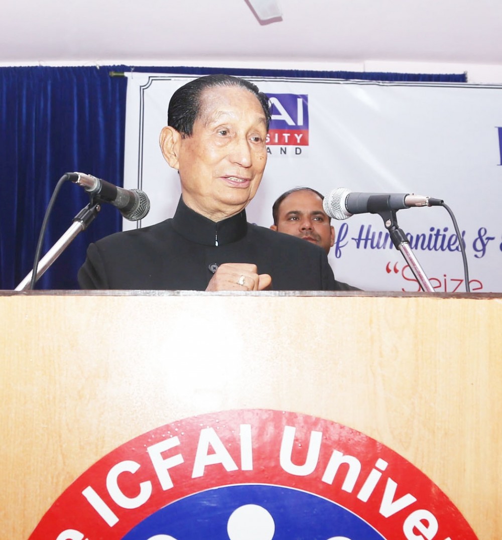 Former Odhisa Governor Dr SC Jamir addressing students at the inaugural programme of KAIROS at ICFAI University, Sovima, Dimapur on February 7. (Morung Photo by Soreishim Mahong)